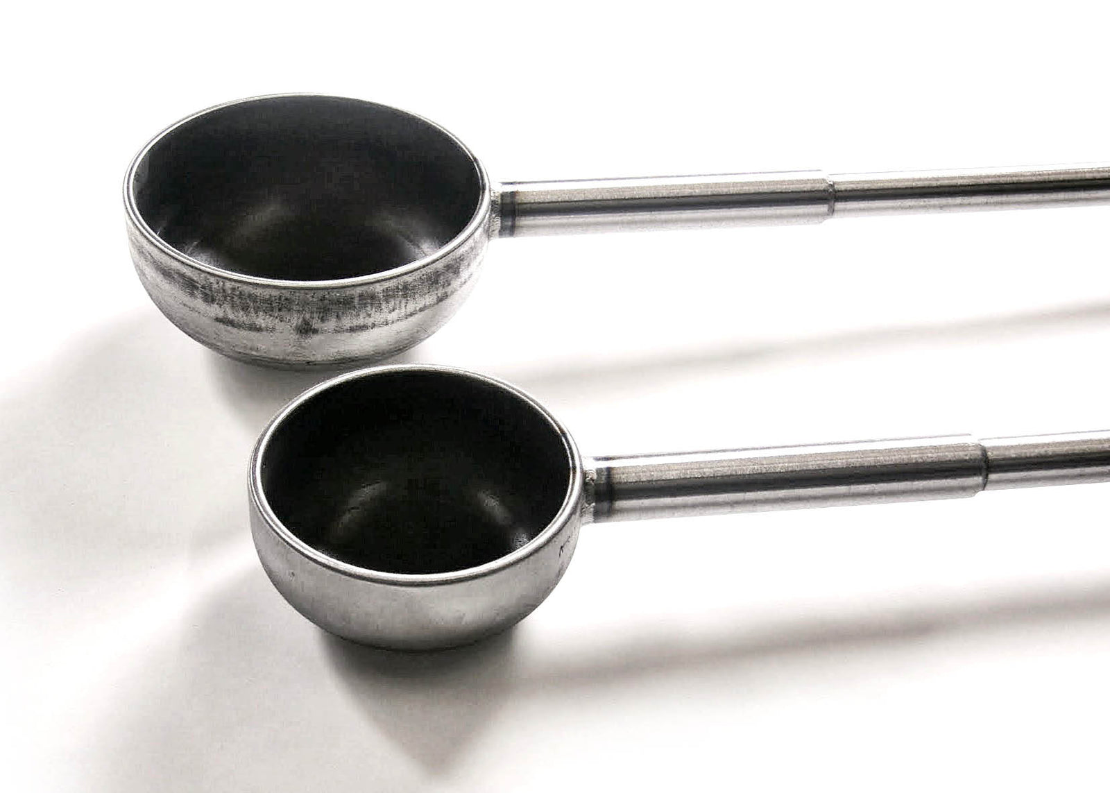 Heavy duty and long lasting casting ladle for hot glass.